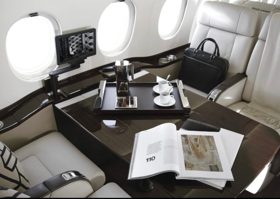 Falcon 2000LXS cabin